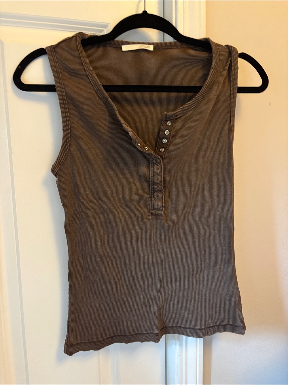 Zara - Women’s Sleeveless Henley Tank Top - Brown